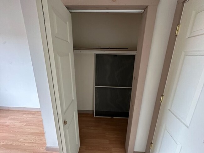 Building Photo - 83 E Main St