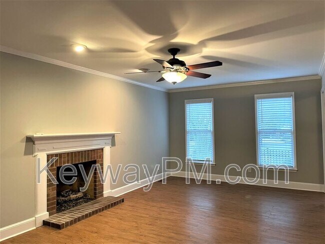 Foto del edificio - 2403 Willow Creek Ct W