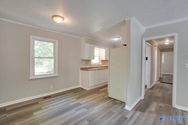 Building Photo - 4813 Joy Dr NW