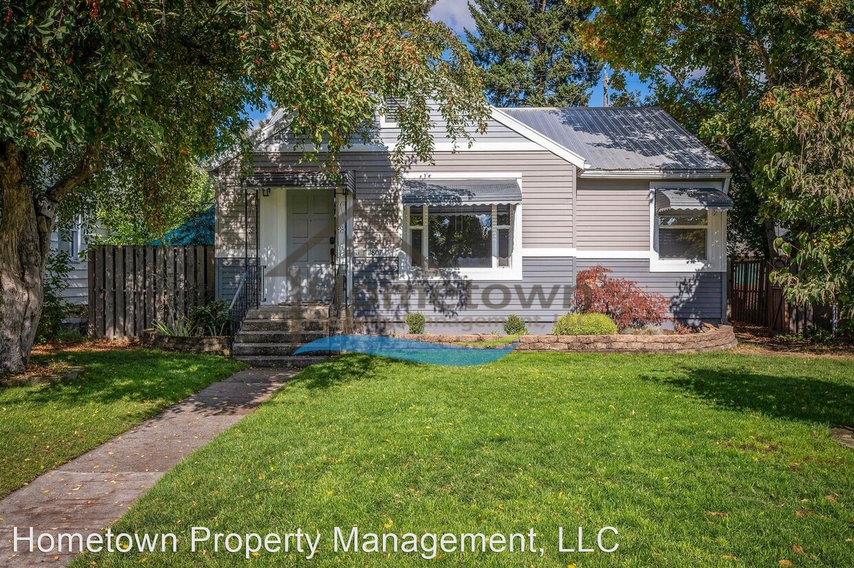Foto principal - 3 br, 1 bath House - 1807 E Lakeside Ave