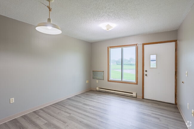 1 habitación, 1 baño - 650 pies cuadrados - Sala de estar - Praireview Manor