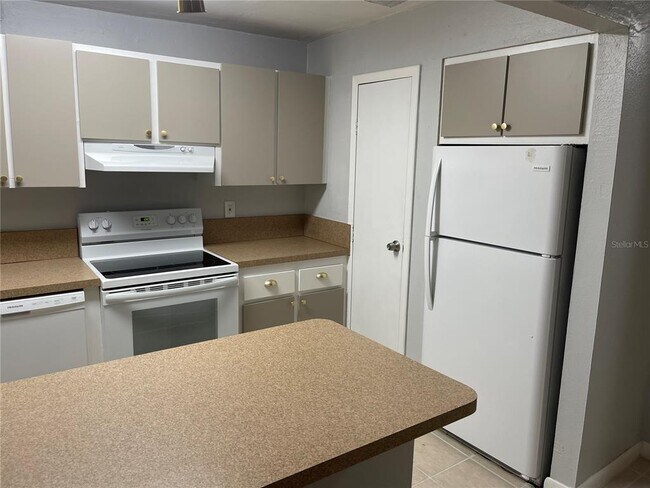 Foto del edificio - 2811 SW Archer Rd