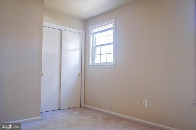 Building Photo - 275 W Central Ave