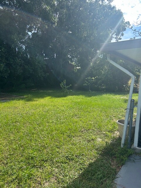 Foto del edificio - 5906 Siesta Ln