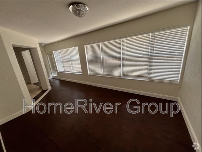 Building Photo - 525 Dowling Cir