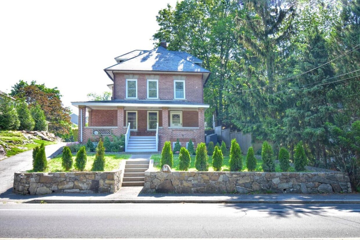 149 Lake Ave, Greenwich, CT 06830 House Rental in Greenwich, CT