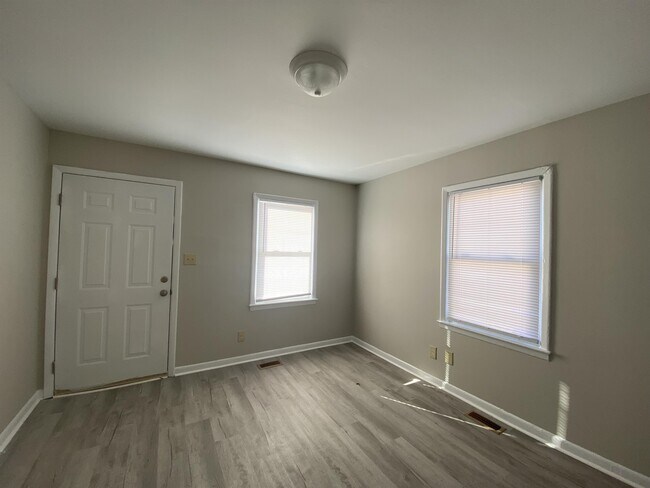 Building Photo - 117 Calvin St