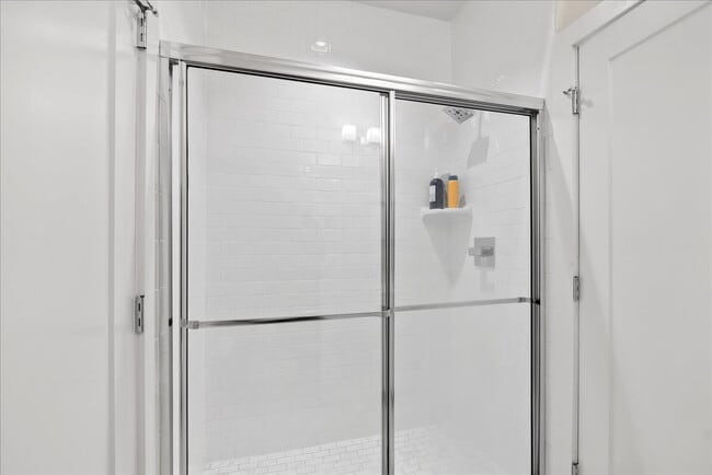 Building Photo - A Glimpse of Serene Living in Chantilly, VA