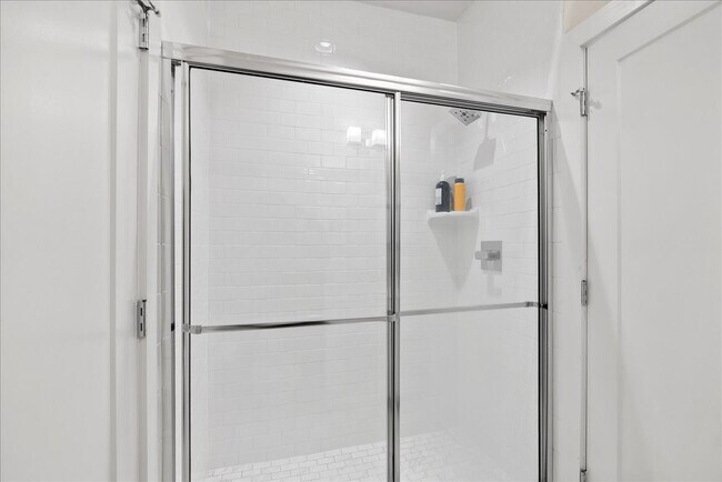 Foto del edificio - A Glimpse of Serene Living in Chantilly, VA