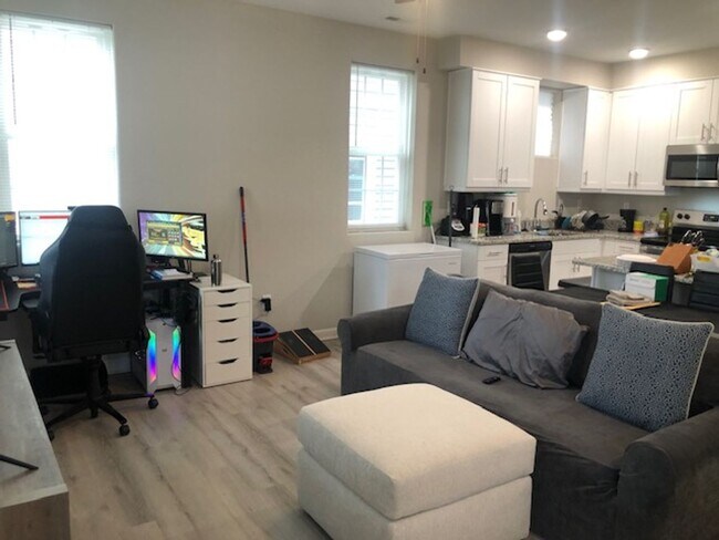Building Photo - Huntersville