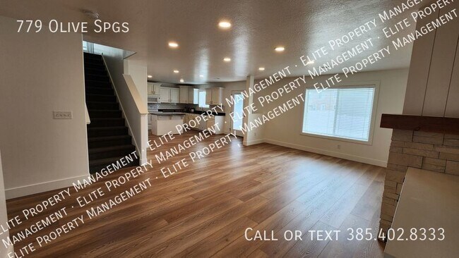 Building Photo - Updated beautiful 4 bedroom home
