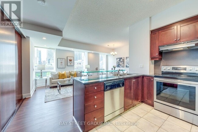 Building Photo - 500 Queens Quay W