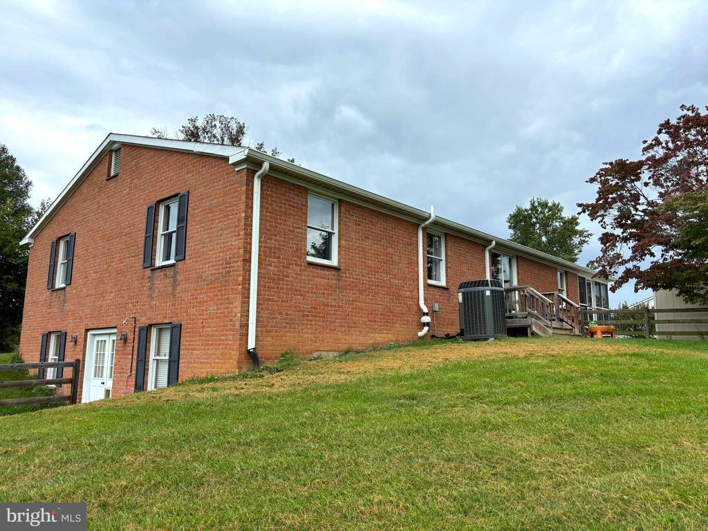 Primary Photo - 185 Stafford Ln
