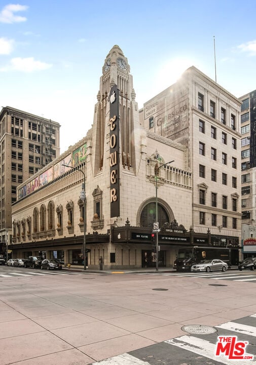 Building Photo - 808 S Broadway