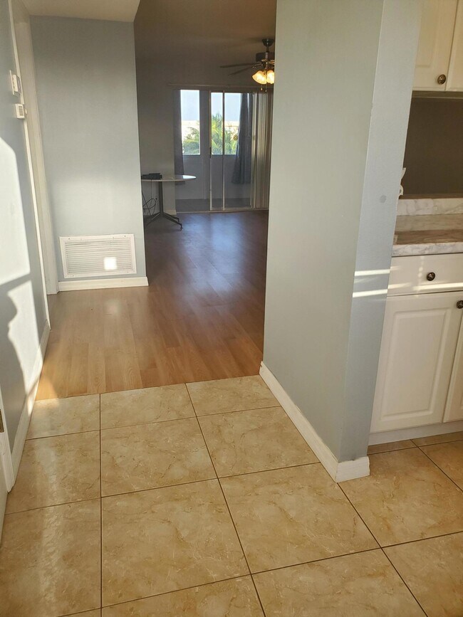 Building Photo - 130 NE 26th Ave