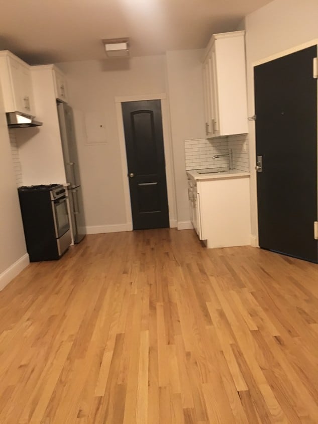 Foto principal - 533 E 81st St