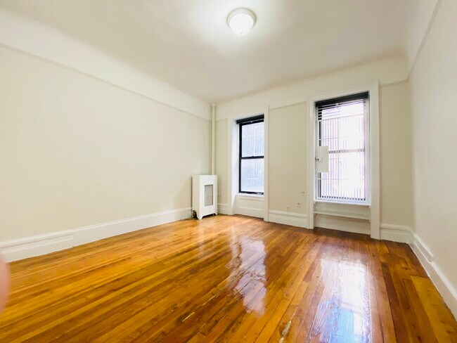 Building Photo - 209 W 108th St