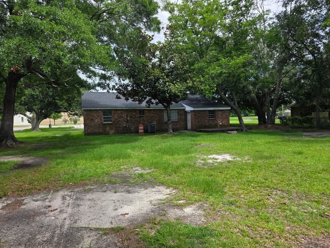 Building Photo - 1411 Martin St