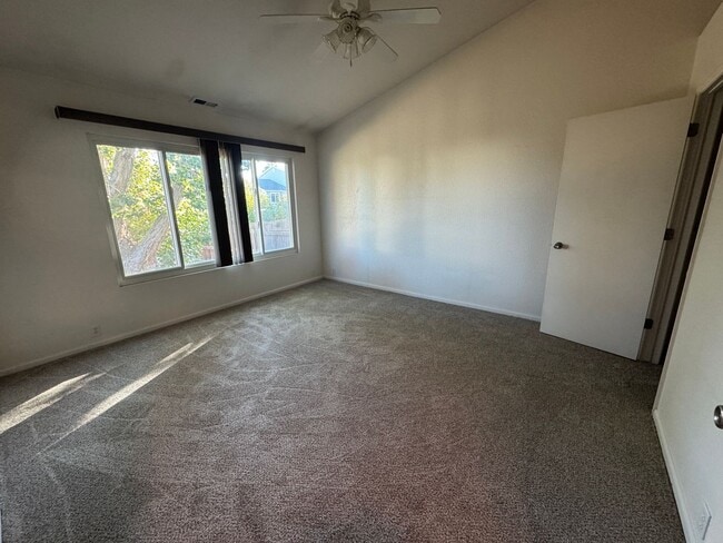 Building Photo - Charming 2 Bed, 2 Bath in Stetson Hills!