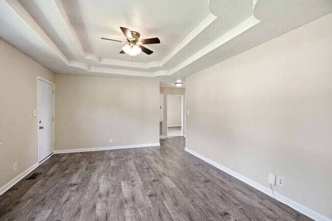 Foto del edificio - 700 Shelton Cir