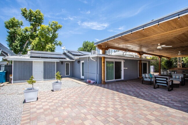 Building Photo - 5325 E Windrose Dr
