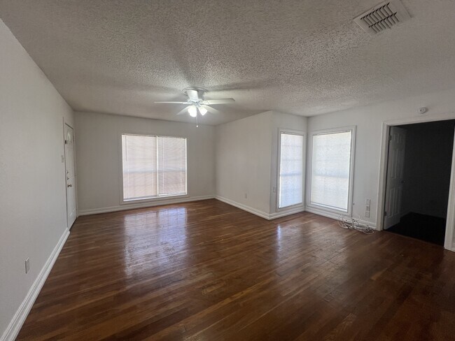Foto del edificio - 2809 Elgin Ave