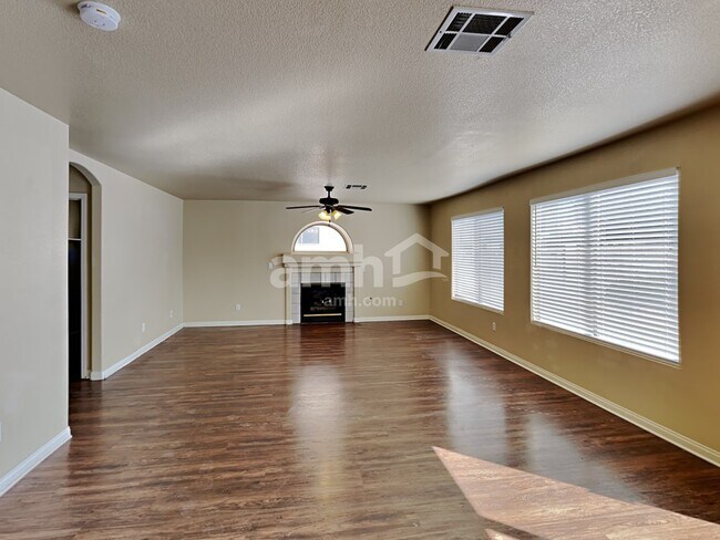 Foto del edificio - 8221 Woodland Prairie Avenue
