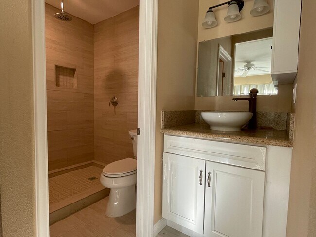 Building Photo - 27157 Tumbleweed Trail A &amp; B