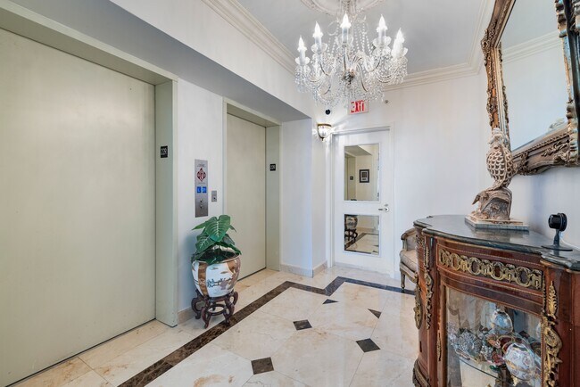 Building Photo - 3101 S Ocean Dr
