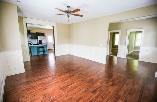 Foto del edificio - 1144 E Walnut St