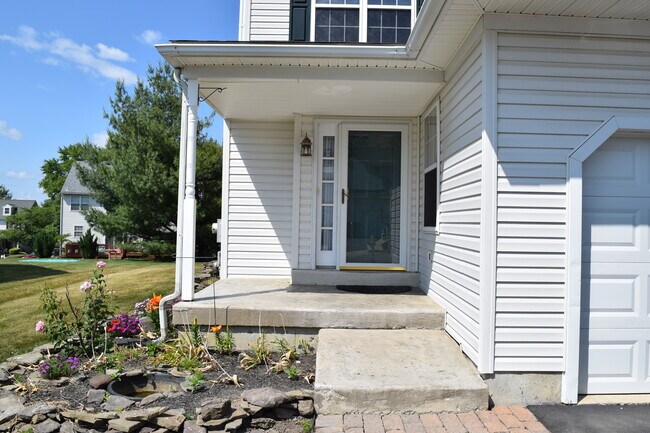Building Photo - 37 Steeplechase Cir