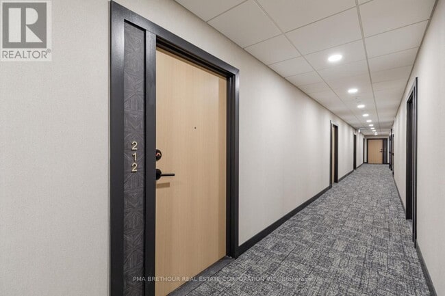 Building Photo - 31 Huron St