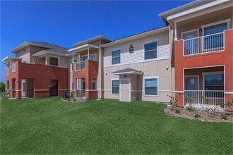 Building Photo - 320 S Stewart Blvd