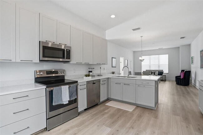 Building Photo - 4810 W McElroy Ave