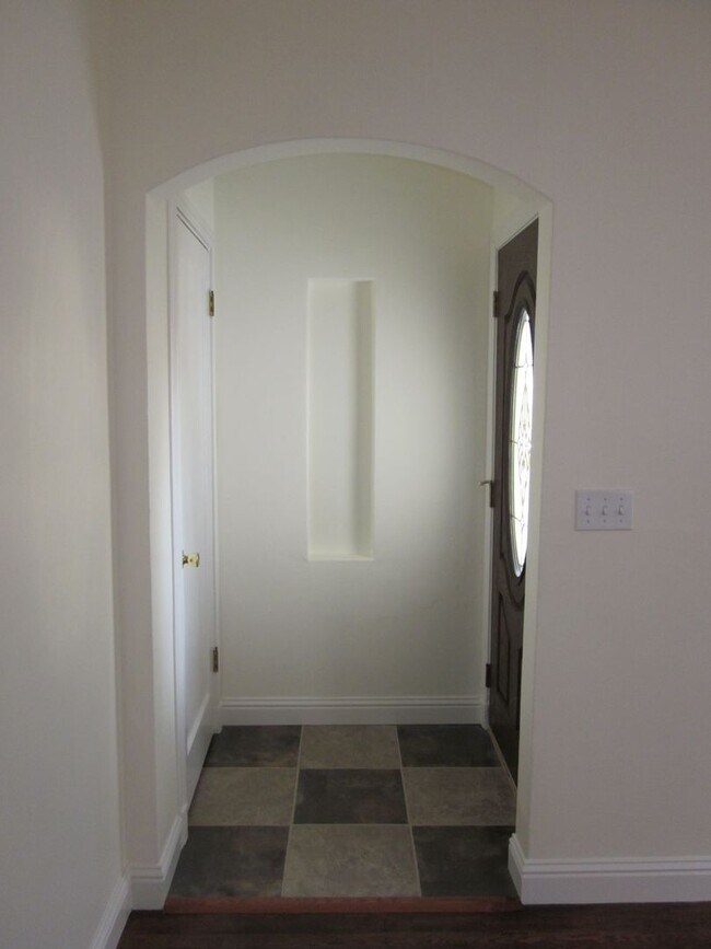 Foto del edificio - CHARMING 2-BEDROOM HOME IN VALLEJO