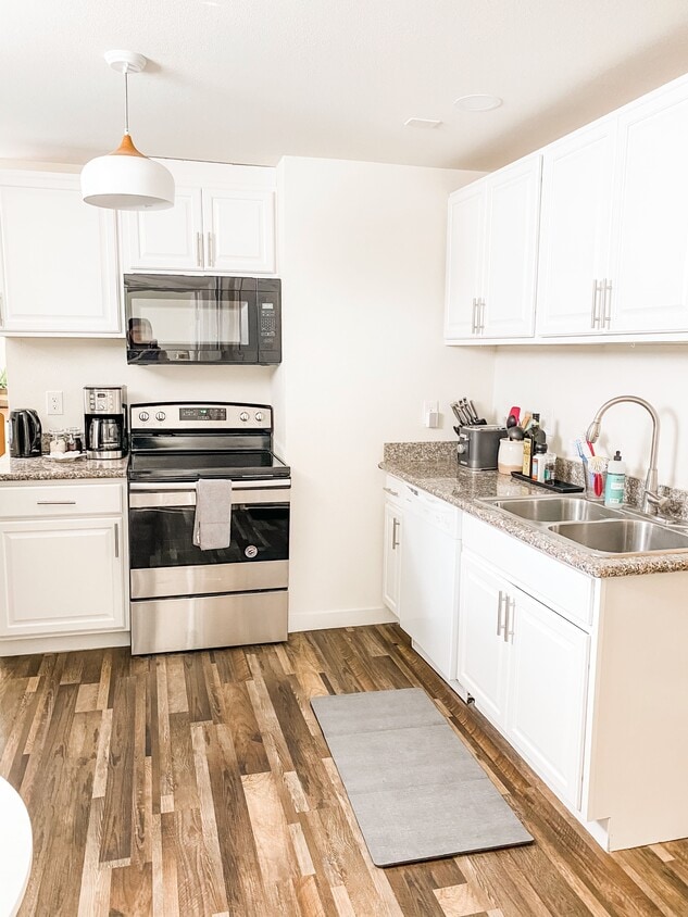 5506 NE Hoyt St Unit B, Portland, OR 97213 5506 NE Hoyt St Portland