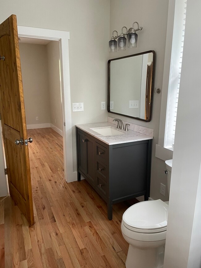 Foto del edificio - 32 Oak St NE