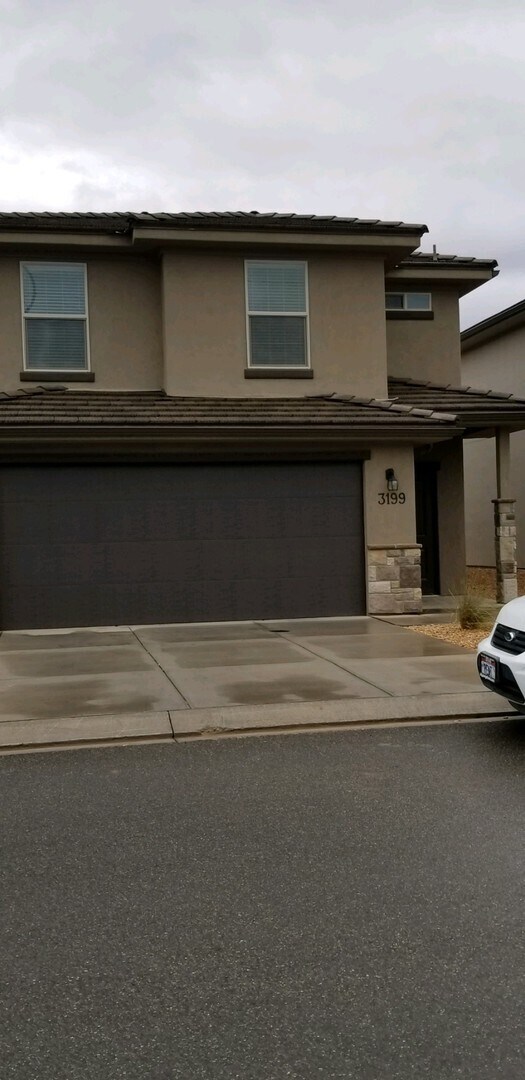 Foto del edificio - Town home in Little Valley Area. End Unit!!