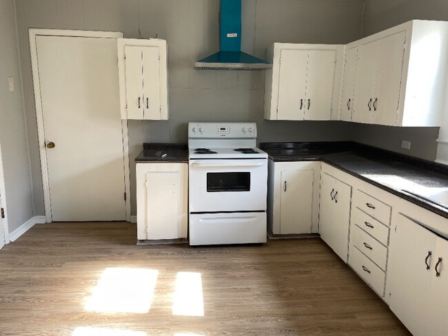 Building Photo - 214 Treymore Ave NW