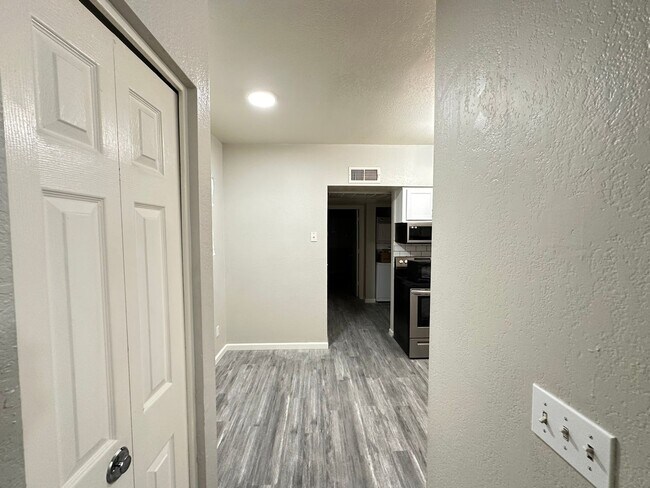 Foto del edificio - Two Bedroom Condo in Phoenix