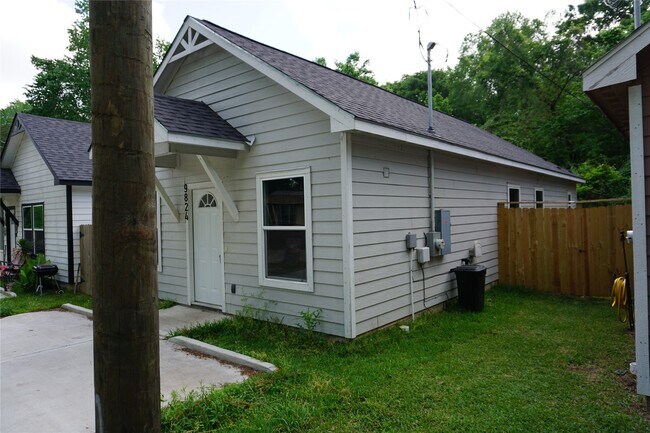 Foto del edificio - 9824 Arbor Oak