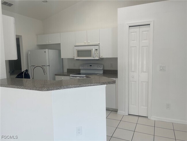 Foto del edificio - 1543 Hightower Ave S