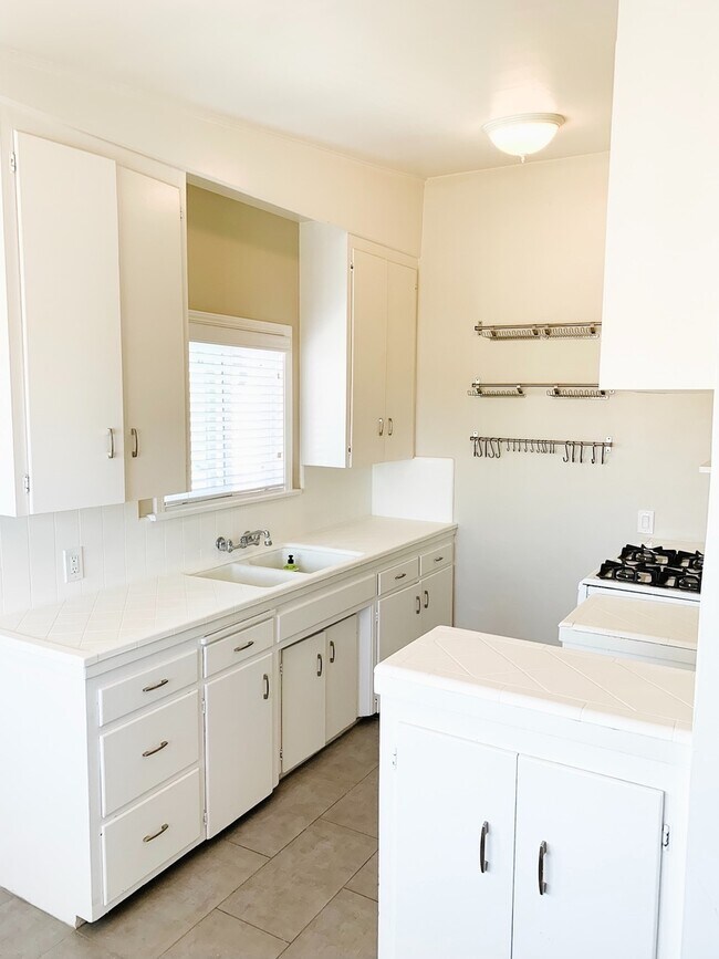 Building Photo - 323 CRISTOBAL, LLC