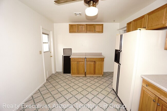 Foto del edificio - 2 br, 1 bath House - 3325 E. Bellevue St.