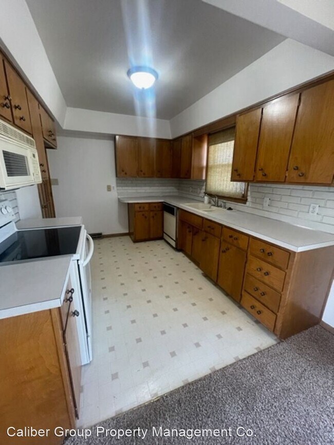 Building Photo - 3 br, 1 bath House - 3318 West Ridge