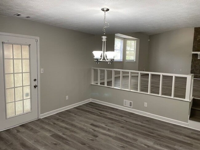 Building Photo - 7345 Chaucer Ct