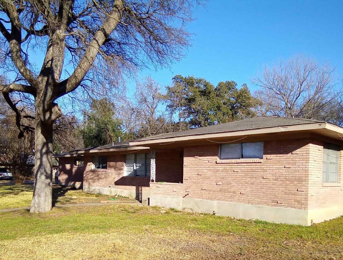 Primary Photo - 3409 Pin Oak Dr