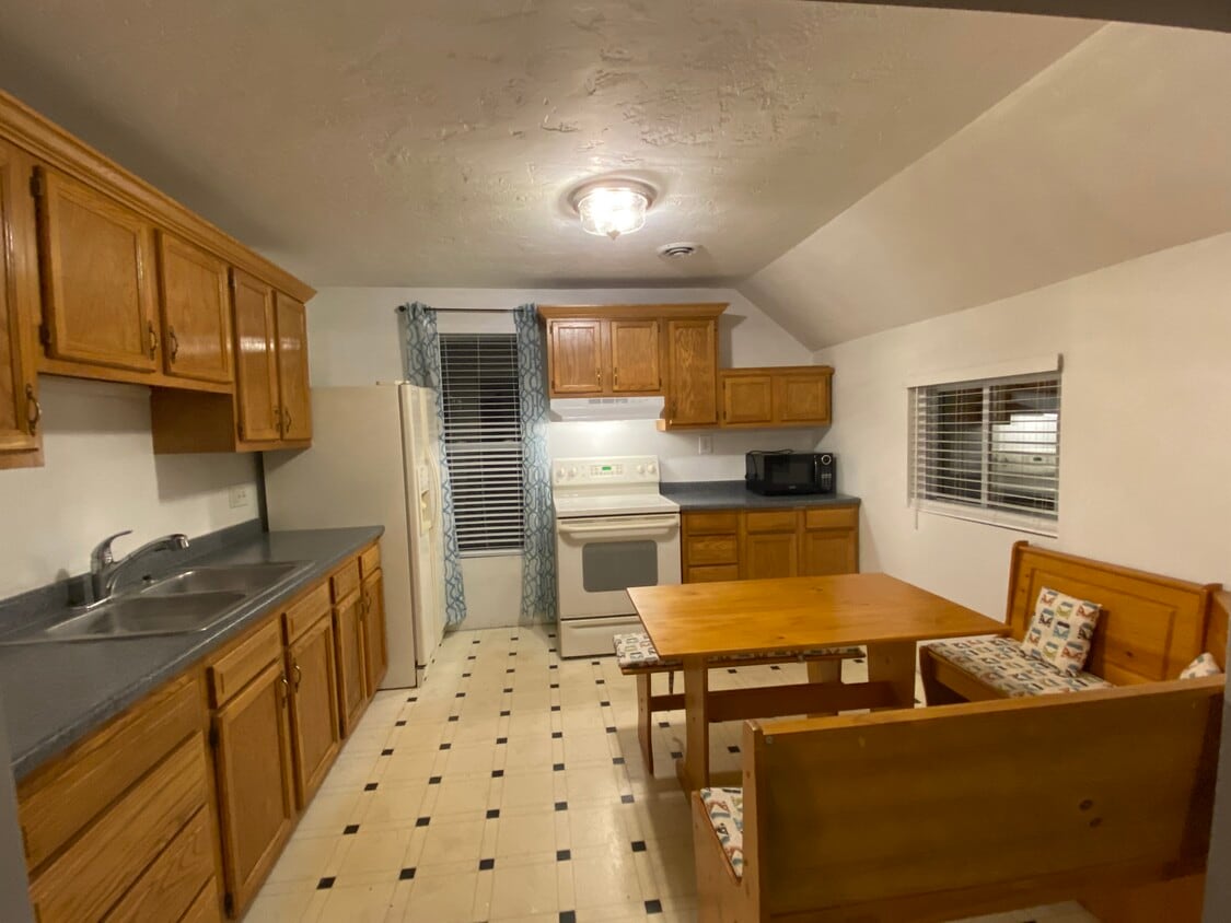 Primary Photo - 215 E Spring St