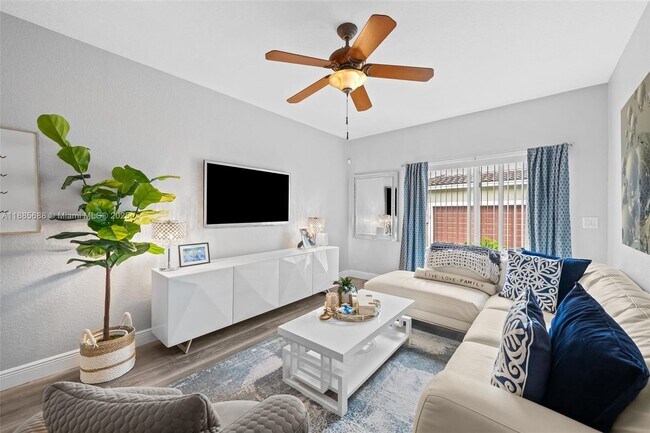Foto del edificio - 10541 NW 56th Pl