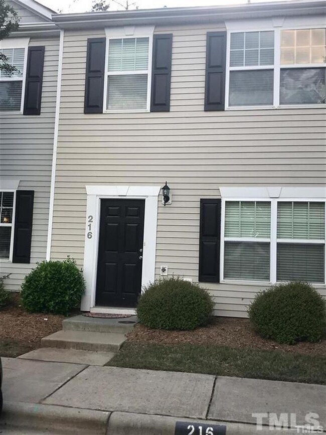 Foto del edificio - 216 Hampshire Downs Dr